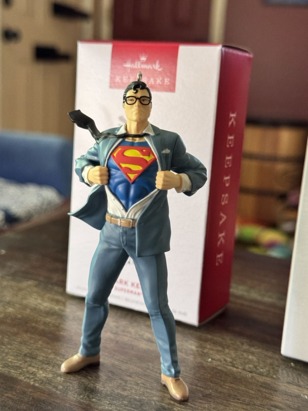 Hallmark Keepsake Clark Kent Superman **new In Box**  vinyl figure collectible [Barcode 661127025804] - Main Image 2