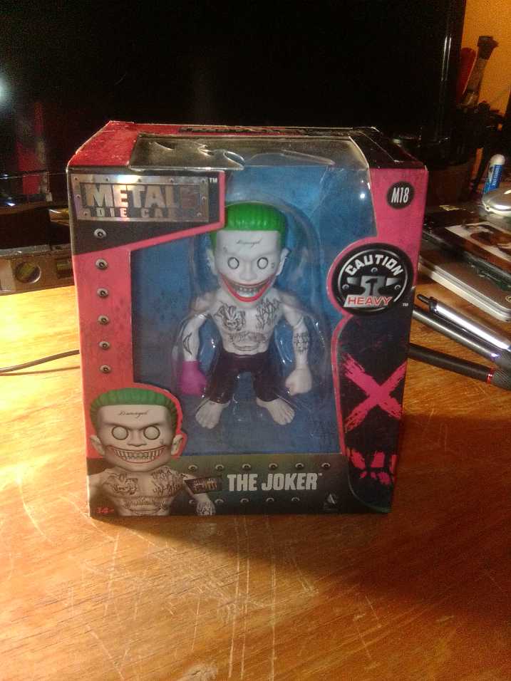 Joker - (metals die cast) By Jada - DC Comics vinyl figure collectible [Barcode 801310975664] - Main Image 2