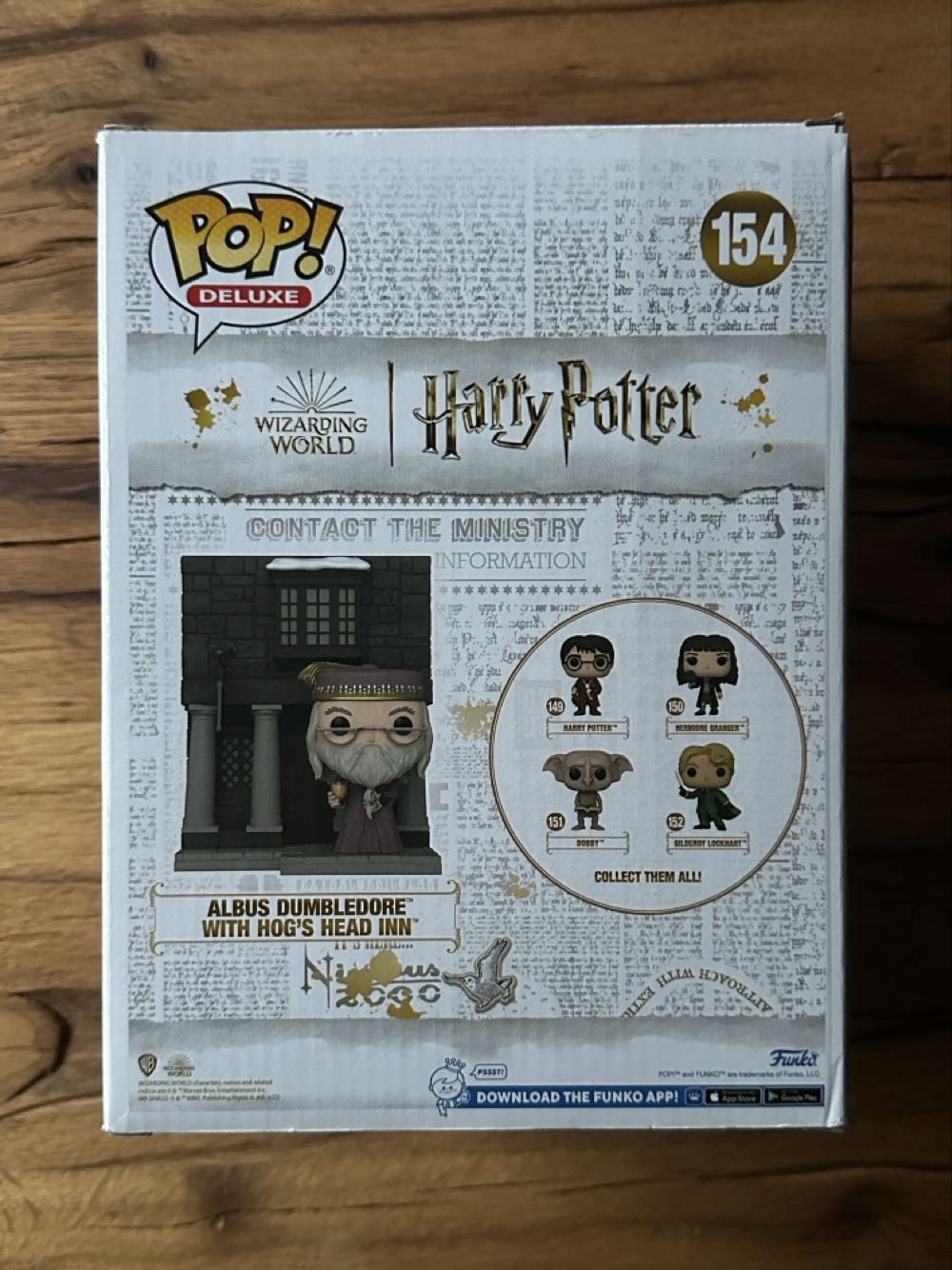 Albus Dumbledore with Hog’s Head Inn - Harry Potter vinyl figure collectible - Main Image 2