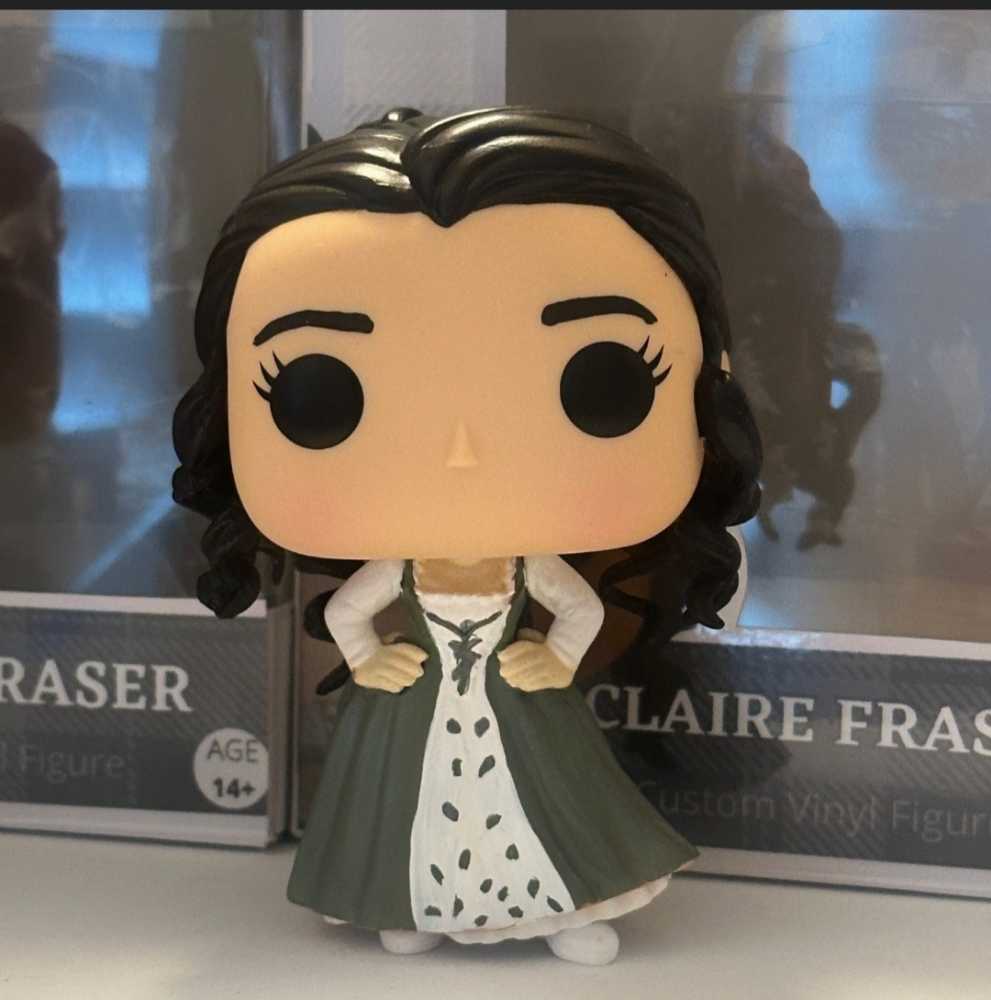 Claire & Jamie (Wedding) - Outlander vinyl figure collectible - Main Image 2