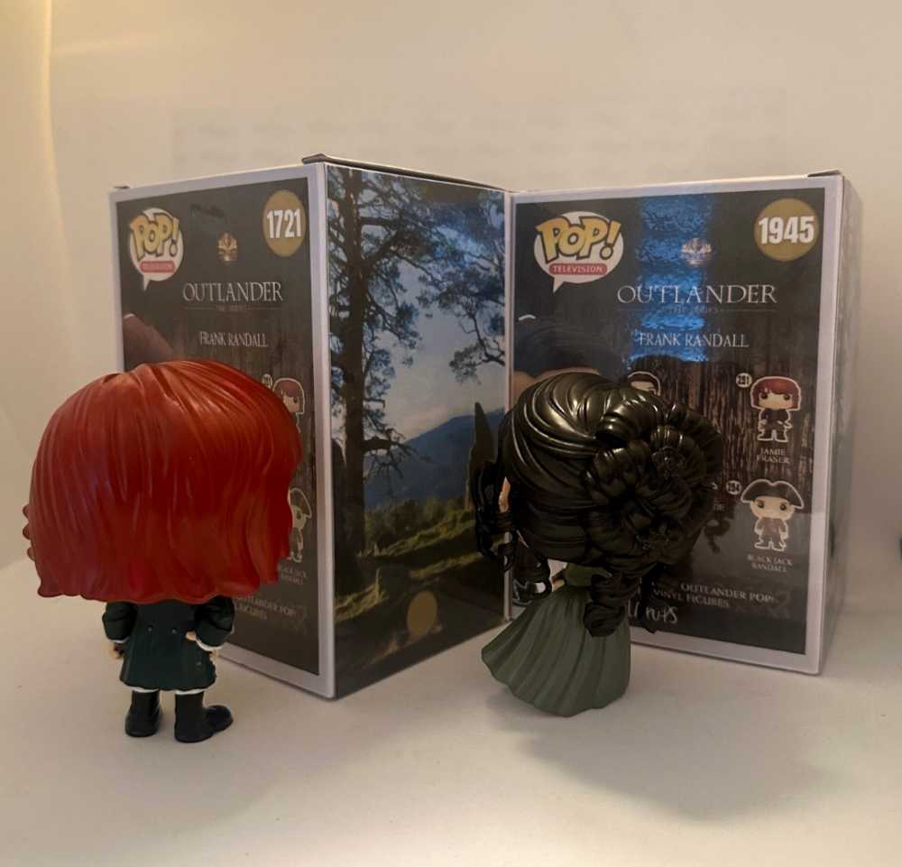 Claire & Jamie (Wedding) - Outlander vinyl figure collectible - Main Image 4