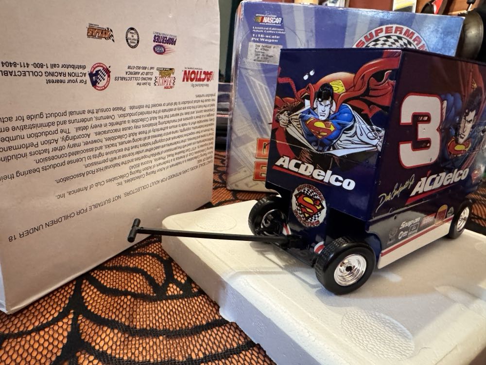 Dale Earnhardt Jr Superman Pit Wagon ‘99 Coin Bank  vinyl figure collectible - Main Image 3