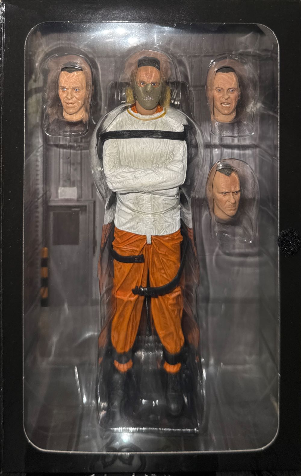 Neca The Silence Of The Lambs: Hannibal Lecter  vinyl figure collectible [Barcode 634482055007] - Main Image 2
