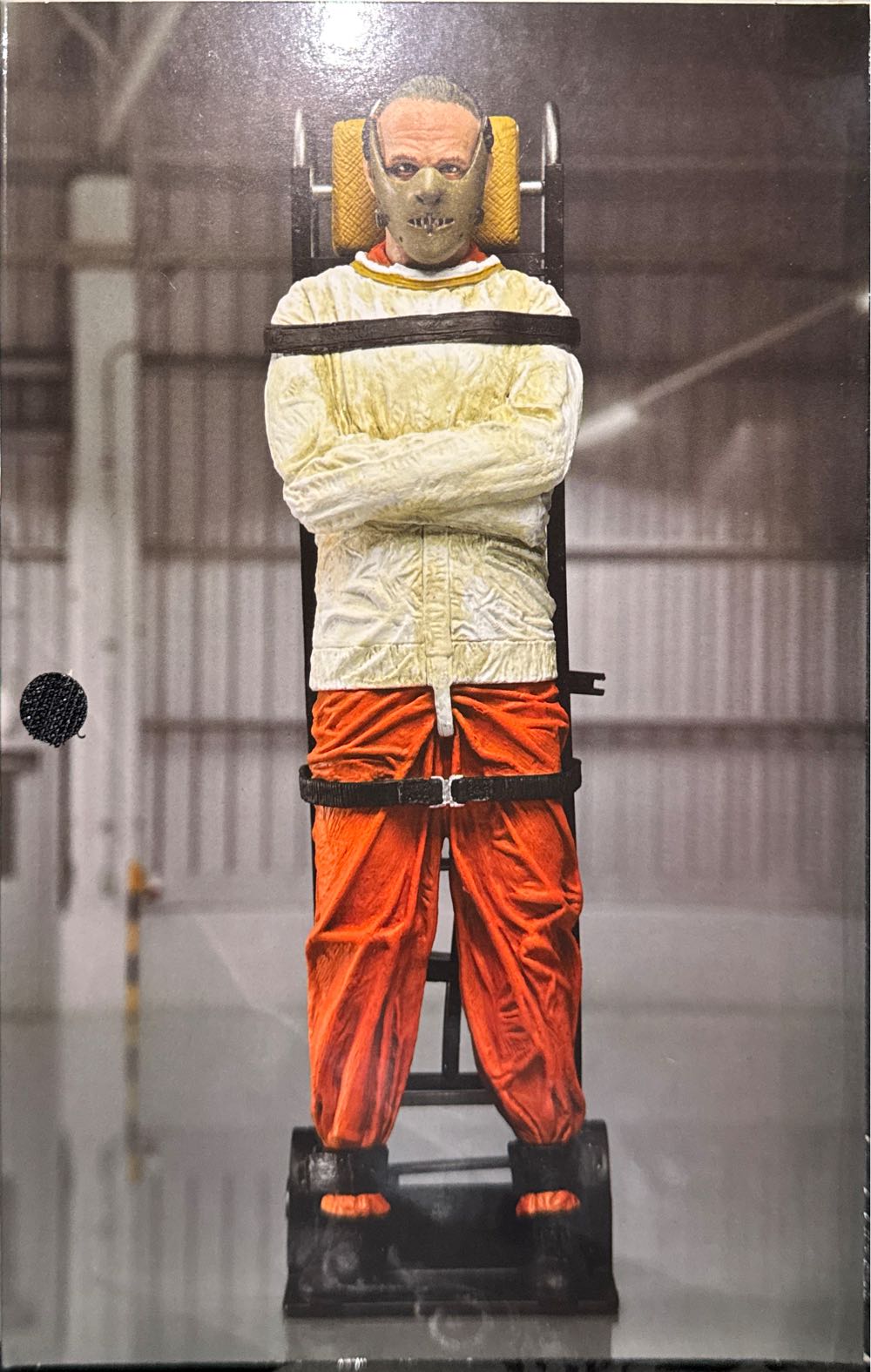 Neca The Silence Of The Lambs: Hannibal Lecter  vinyl figure collectible [Barcode 634482055007] - Main Image 3