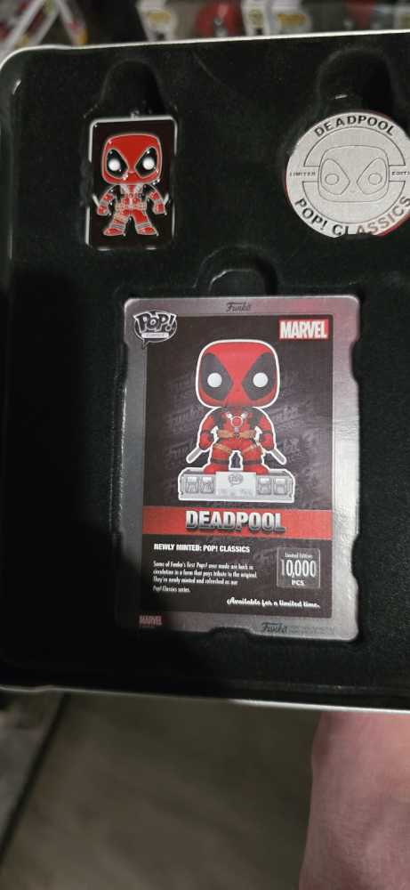 Deadpool #111C - Deadpool vinyl figure collectible [Barcode 889698771597] - Main Image 3