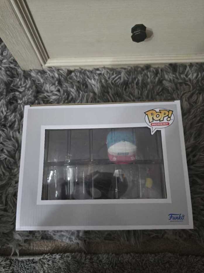 Oracle Red Bull Racing Team  vinyl figure collectible [Barcode 889698805797] - Main Image 4