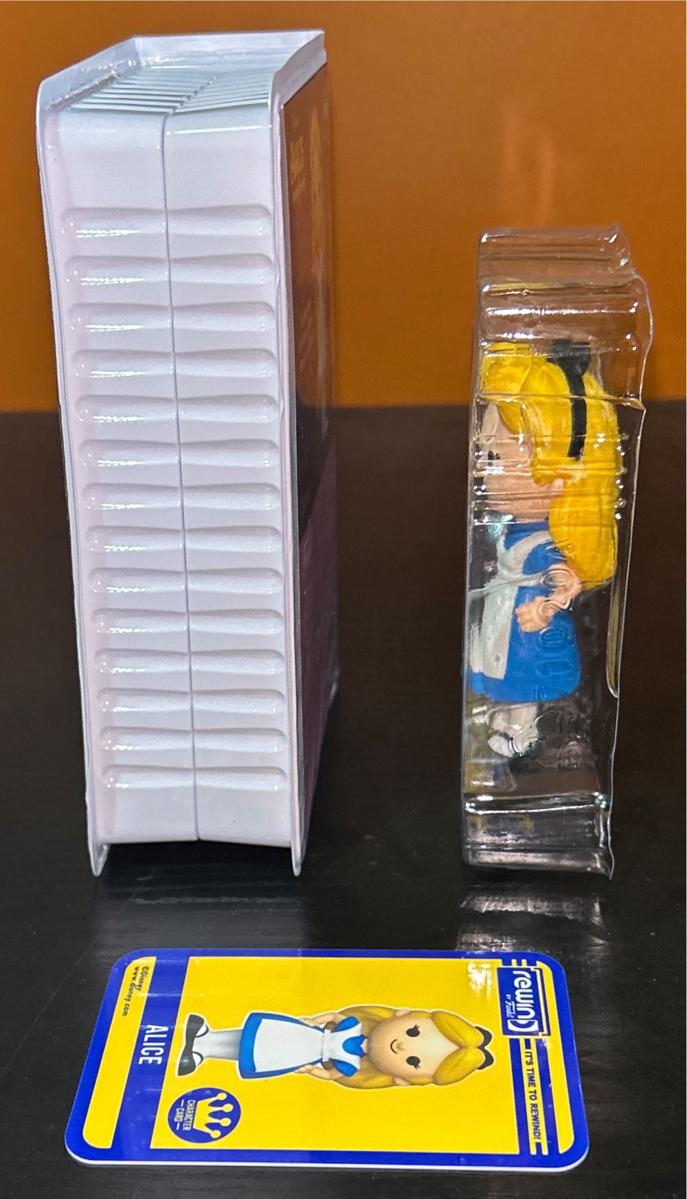 Funko Rewind Alice In Wonderland: Alice (CHASE) - Alice in Wonderland vinyl figure collectible [Barcode 889698710206] - Main Image 2