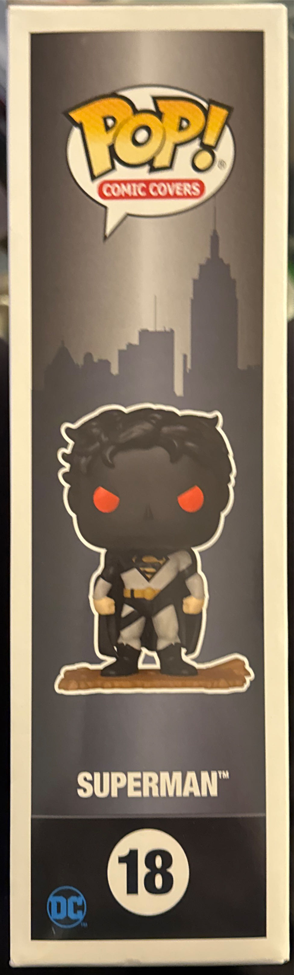 Superman Deluxe Pop 18 - DC Comics vinyl figure collectible [Barcode 889698810739] - Main Image 3