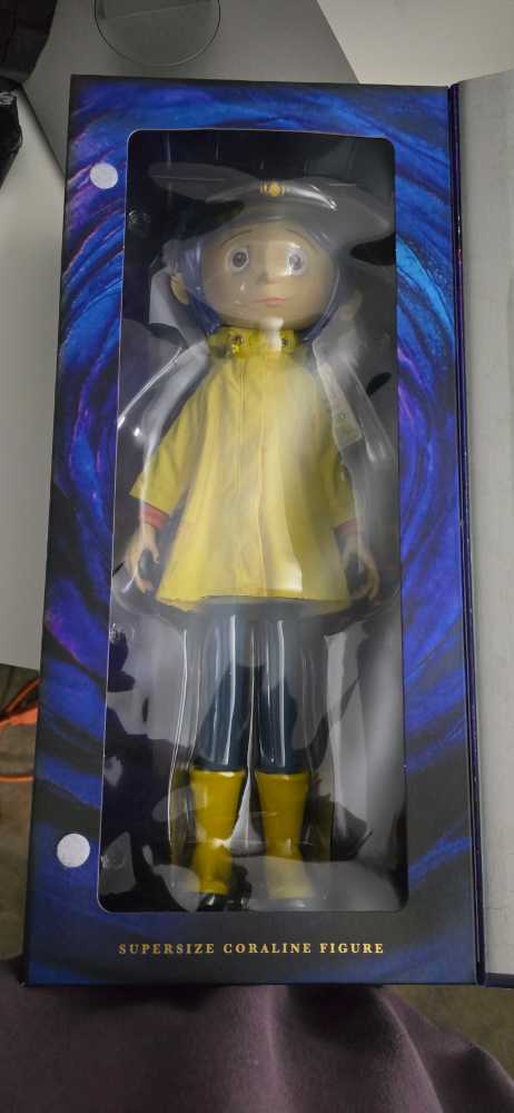 Coraline Supersize  vinyl figure collectible - Main Image 2