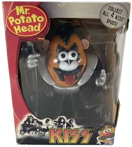 41 Kevin with McCallister Home