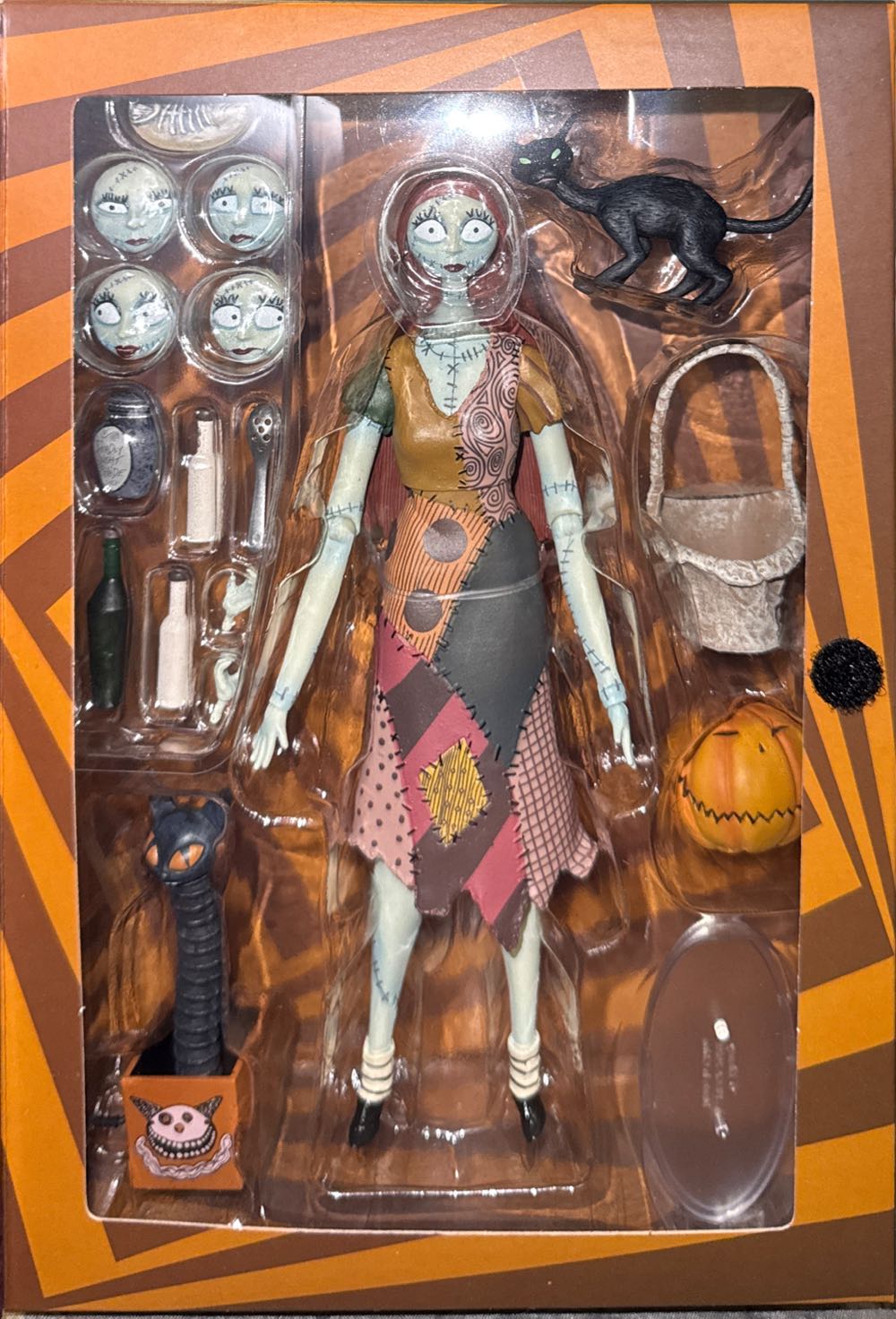 Sally  vinyl figure collectible [Barcode 634482281420] - Main Image 2