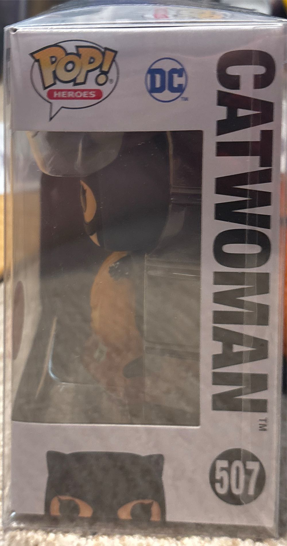 Catwoman  - DC Comics vinyl figure collectible - Main Image 2