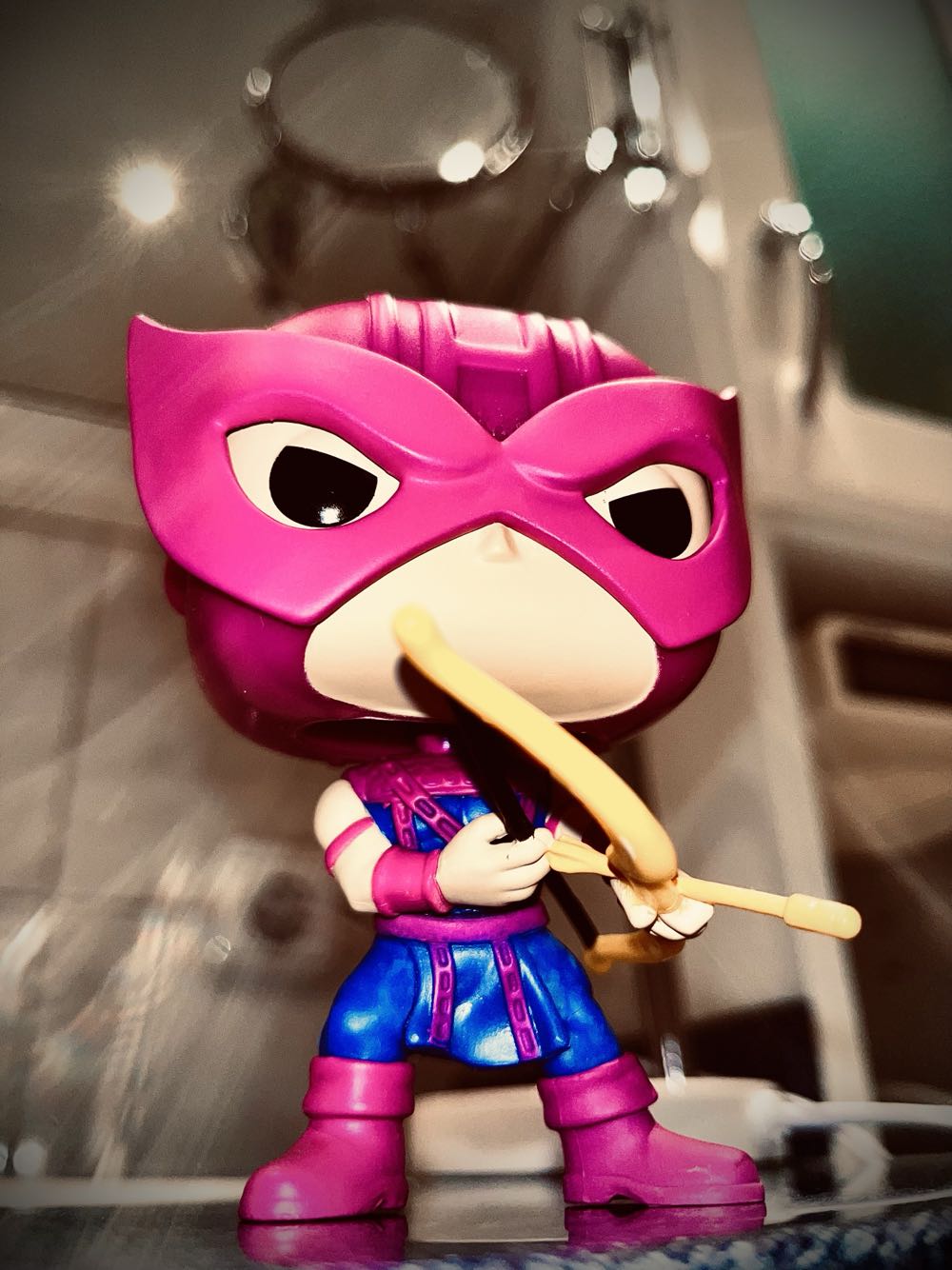 Hawkeye - Classic from Comic - Marvel Universe vinyl figure collectible - Main Image 3