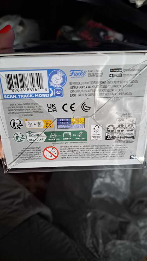 Beetlejuice -1759- Lydia Deetz (Floating) - Beetlejuice vinyl figure collectible [Barcode 889698835640] - Main Image 4