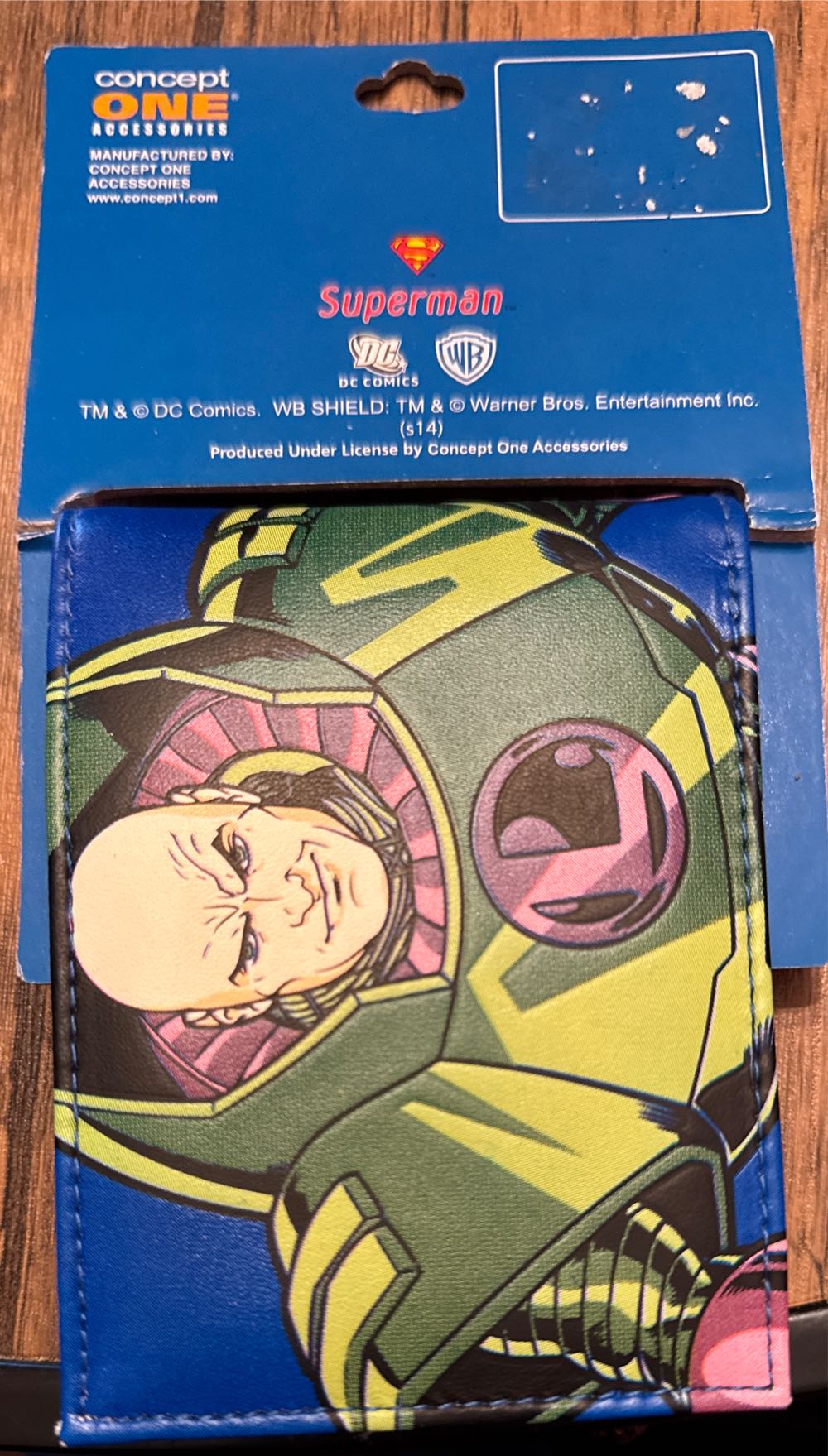 Superman Faux, Leather Wallet 2014  vinyl figure collectible [Barcode 888783134385] - Main Image 2