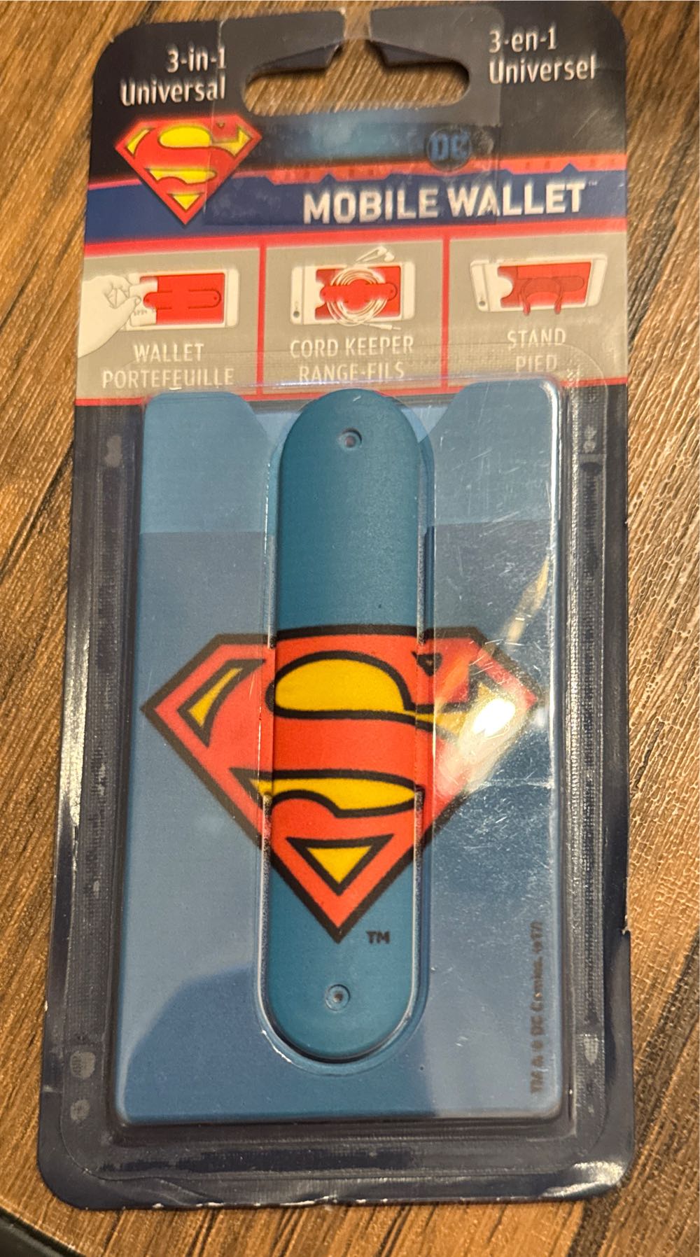 Superman Mobile Wallet  vinyl figure collectible [Barcode 042692067350] - Main Image 2