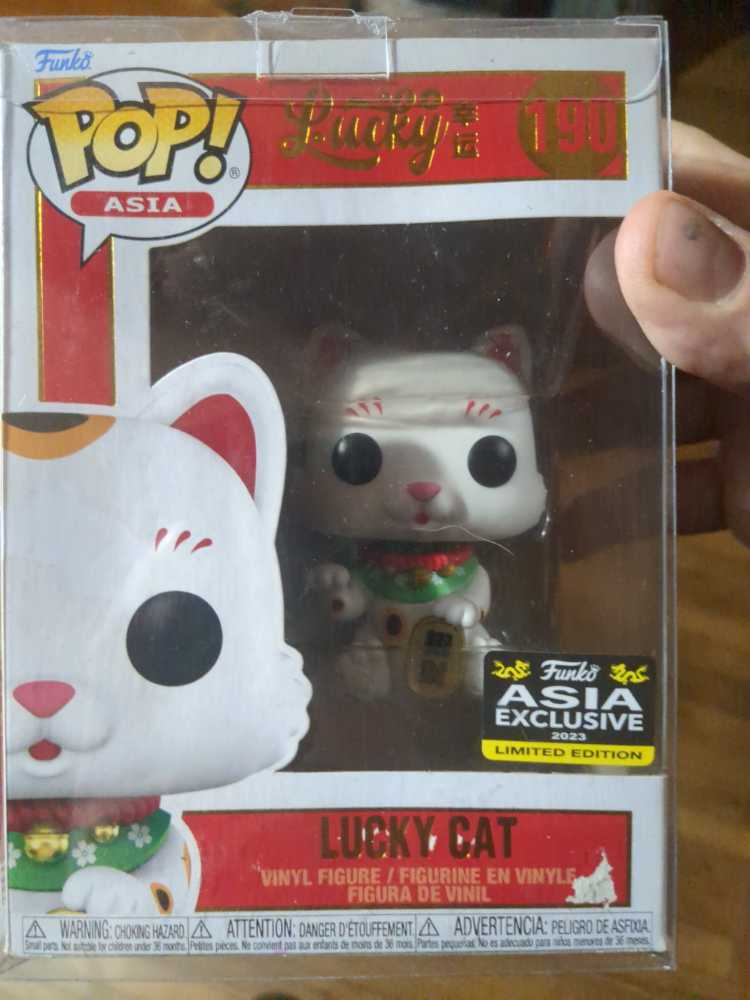 Lucky Cat  vinyl figure collectible [Barcode 889698666503] - Main Image 2