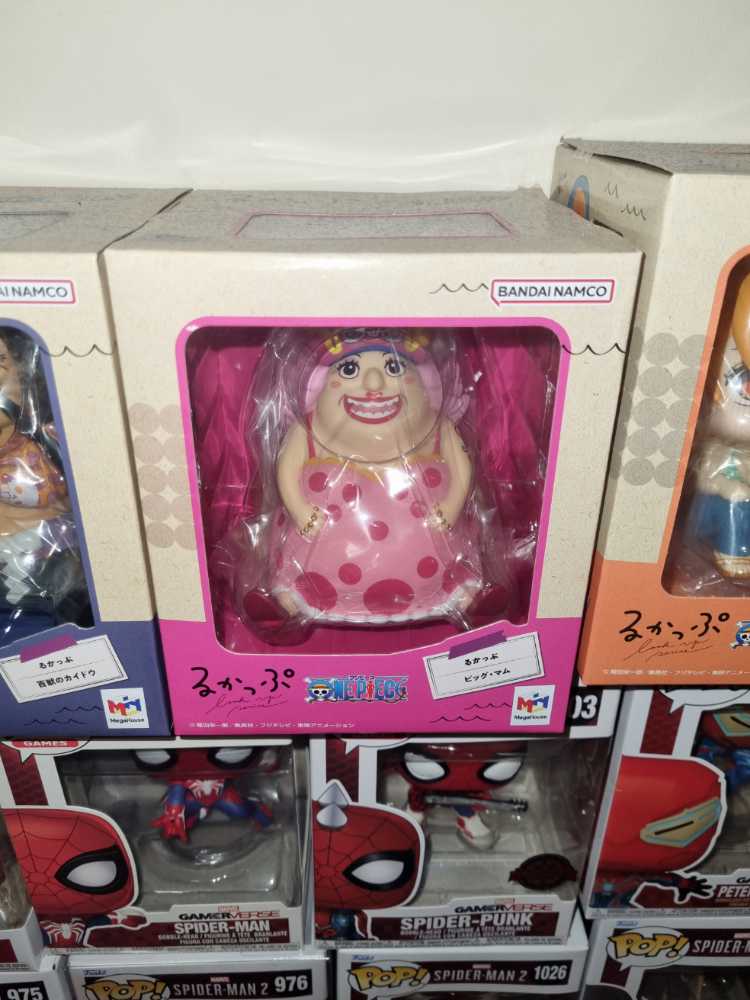 Big Mom  vinyl figure collectible [Barcode 4535123838712] - Main Image 2