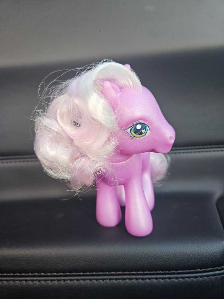 Wisteria - My Little Pony vinyl figure collectible - Main Image 4
