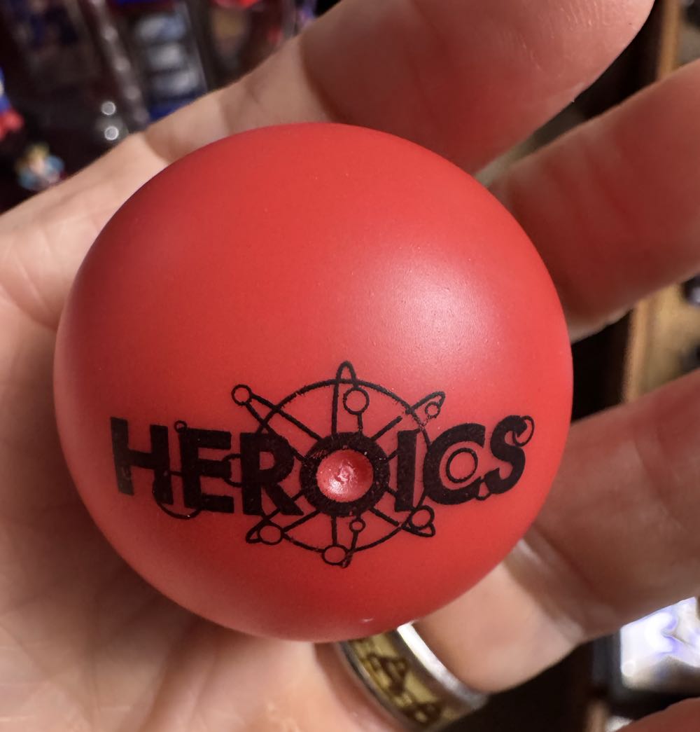 Heroics, 2011-DC Comics - Series 1 - Mini Action Figure - Superman - Leaping  vinyl figure collectible - Main Image 2