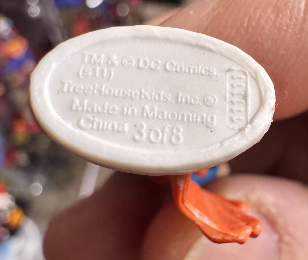 Heroics, 2011-DC Comics - Series 1 - Mini Action Figure - Superman - Leaping  vinyl figure collectible - Main Image 3