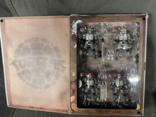 The Noble Collection Bendable Child’s Play Chucky