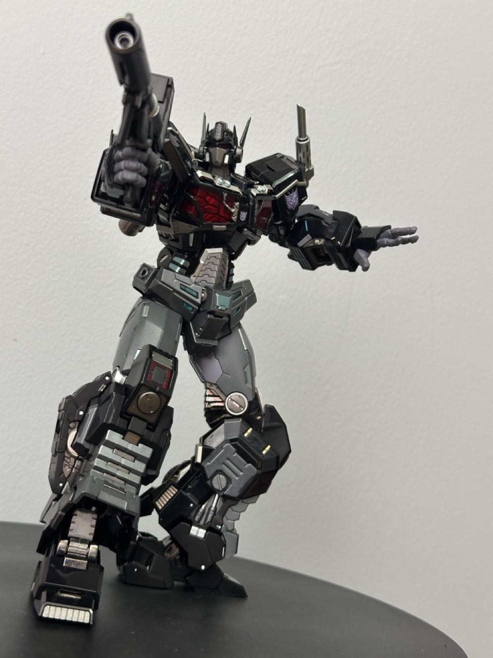 Muscle Bear Transformers Nemesis Prime - Transformers vinyl figure collectible - Main Image 2