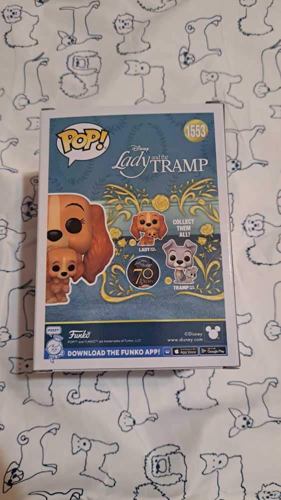Lady With Puppy - Disney vinyl figure collectible [Barcode 889698835688] - Main Image 2