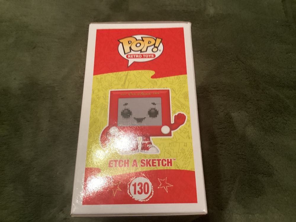 Etch A Sketch  vinyl figure collectible [Barcode 31648421] - Main Image 2