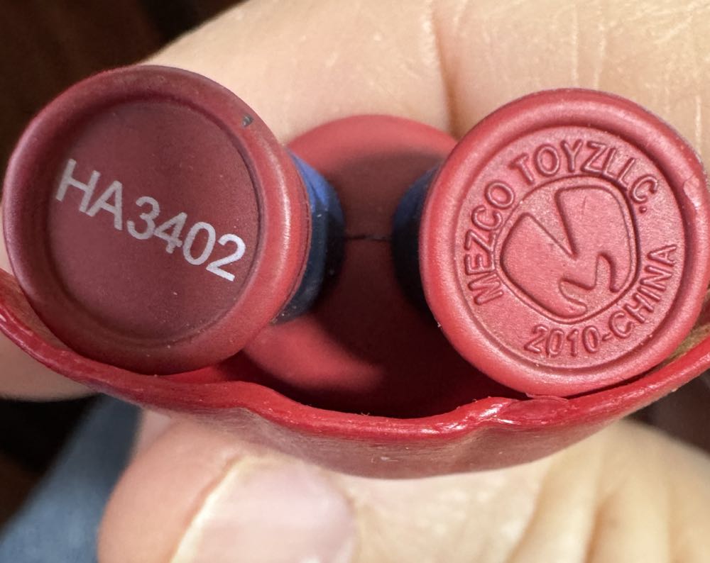 Superman Keychain Mini Figure By Mezco  vinyl figure collectible - Main Image 3