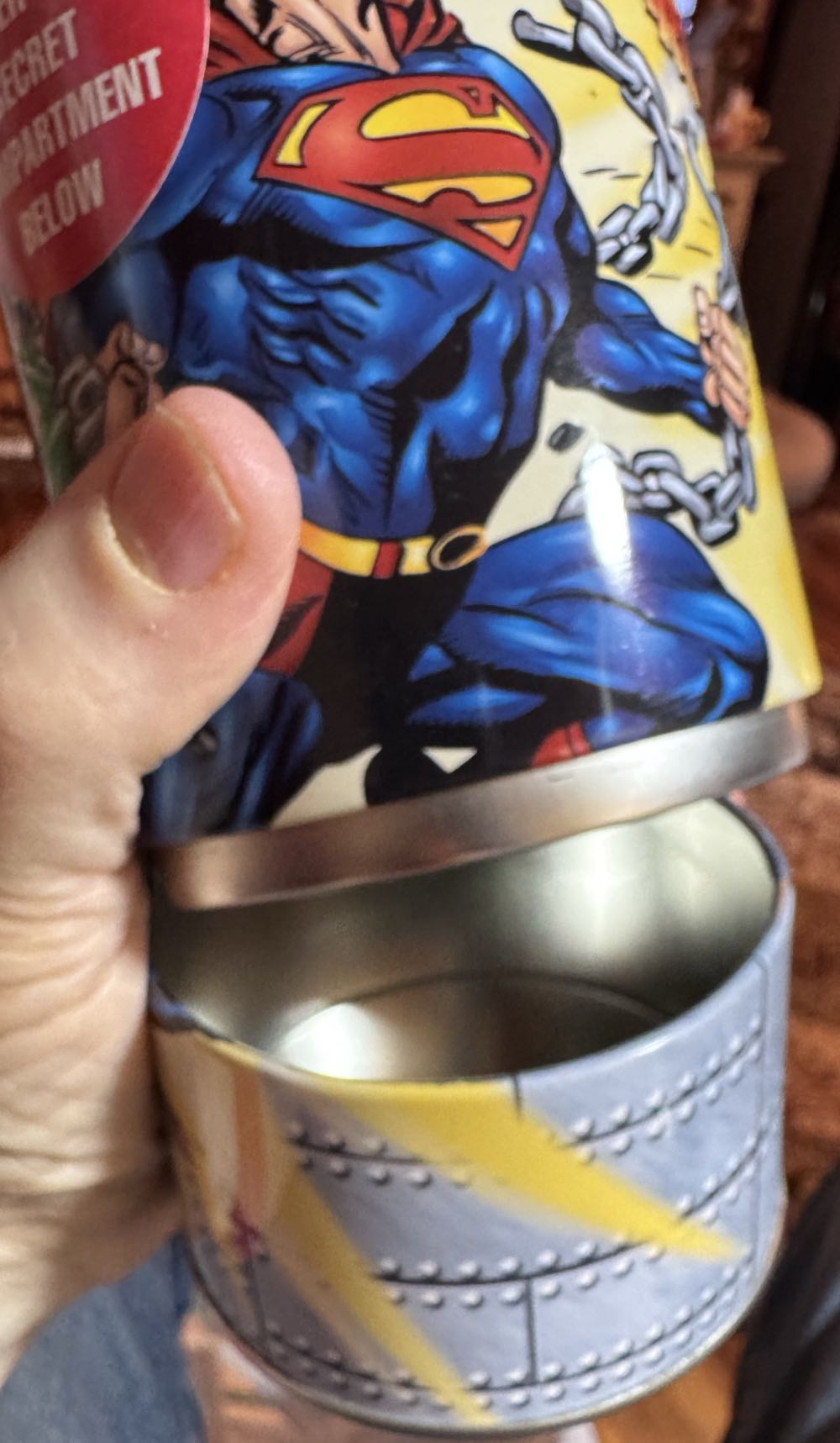 Superman Dc Comic Tin Pencil Cup With Secret Compartment  vinyl figure collectible [Barcode 078678295509] - Main Image 2