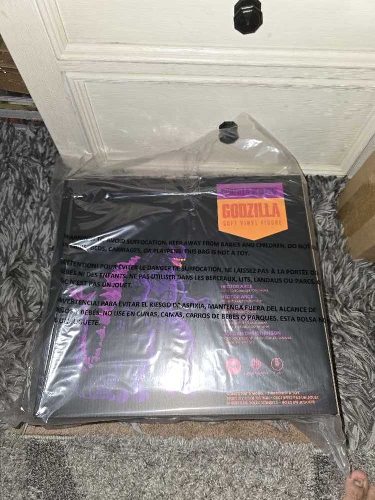 Mondo Godzilla   vinyl figure collectible [Barcode 810140241580] - Main Image 2