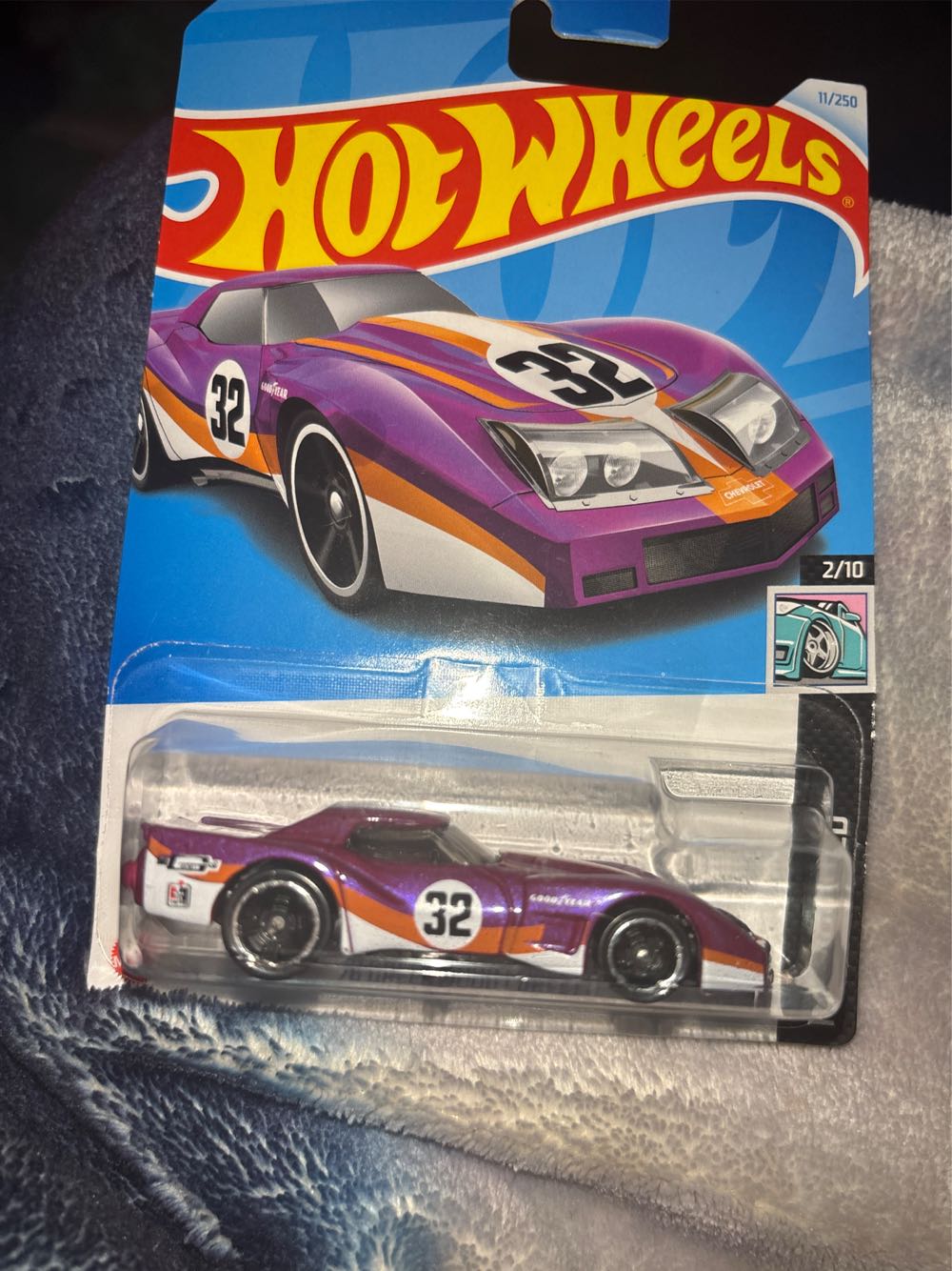 Hot wheels  vinyl figure collectible [Barcode 027084120134] - Main Image 2