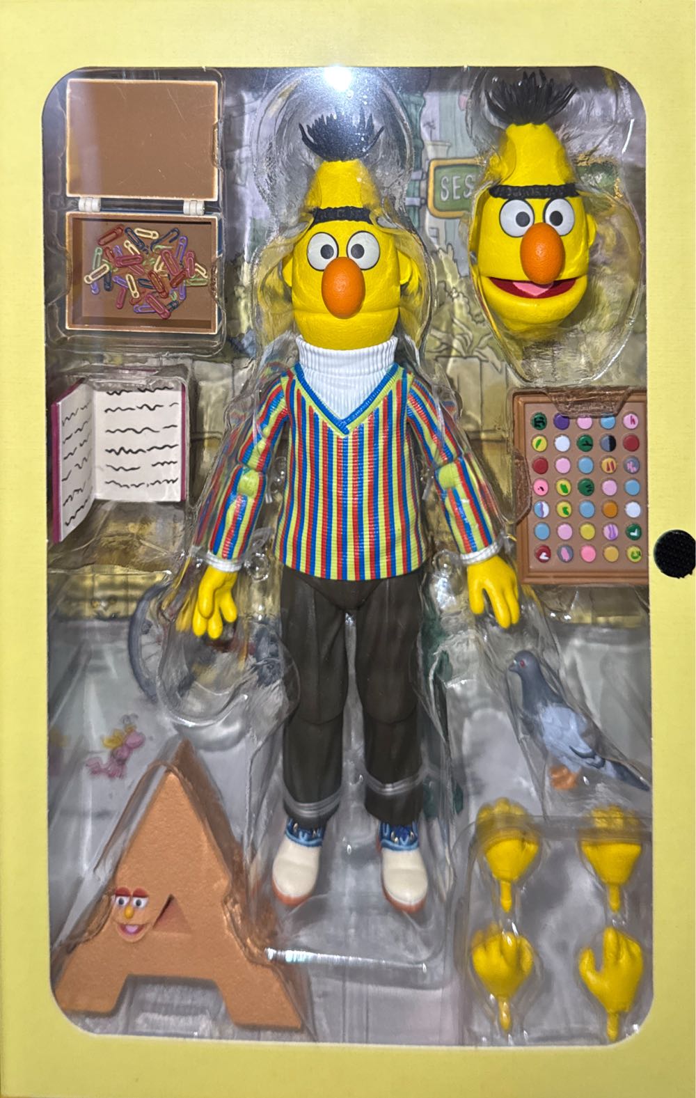 Neca Sesame Street: Bert Featuring The Letter A - Seasame Street vinyl figure collectible [Barcode 634482086148] - Main Image 2