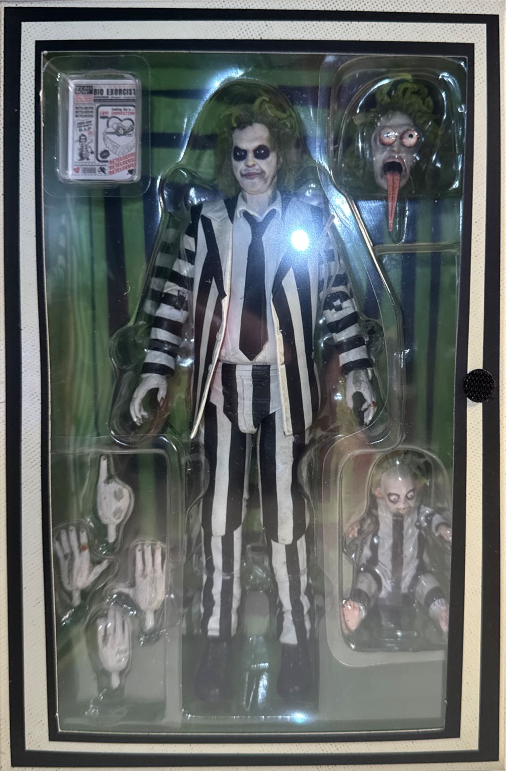 Neca Beetlejuice 2024 A.D.: Ultimate Beetlejuice (Striped Suit) - Beetlejuice vinyl figure collectible [Barcode 634482573044] - Main Image 2