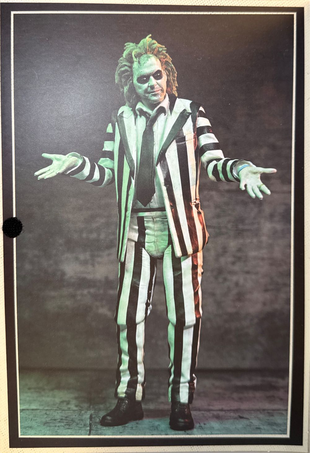 Neca Beetlejuice 2024 A.D.: Ultimate Beetlejuice (Striped Suit) - Beetlejuice vinyl figure collectible [Barcode 634482573044] - Main Image 3
