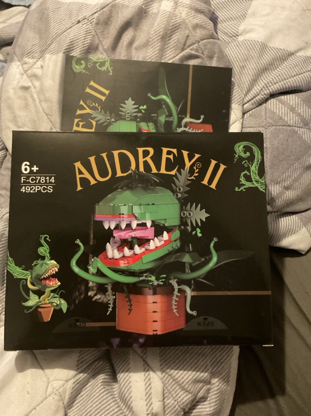Audrey II  vinyl figure collectible [Barcode 00728683285919] - Main Image 2