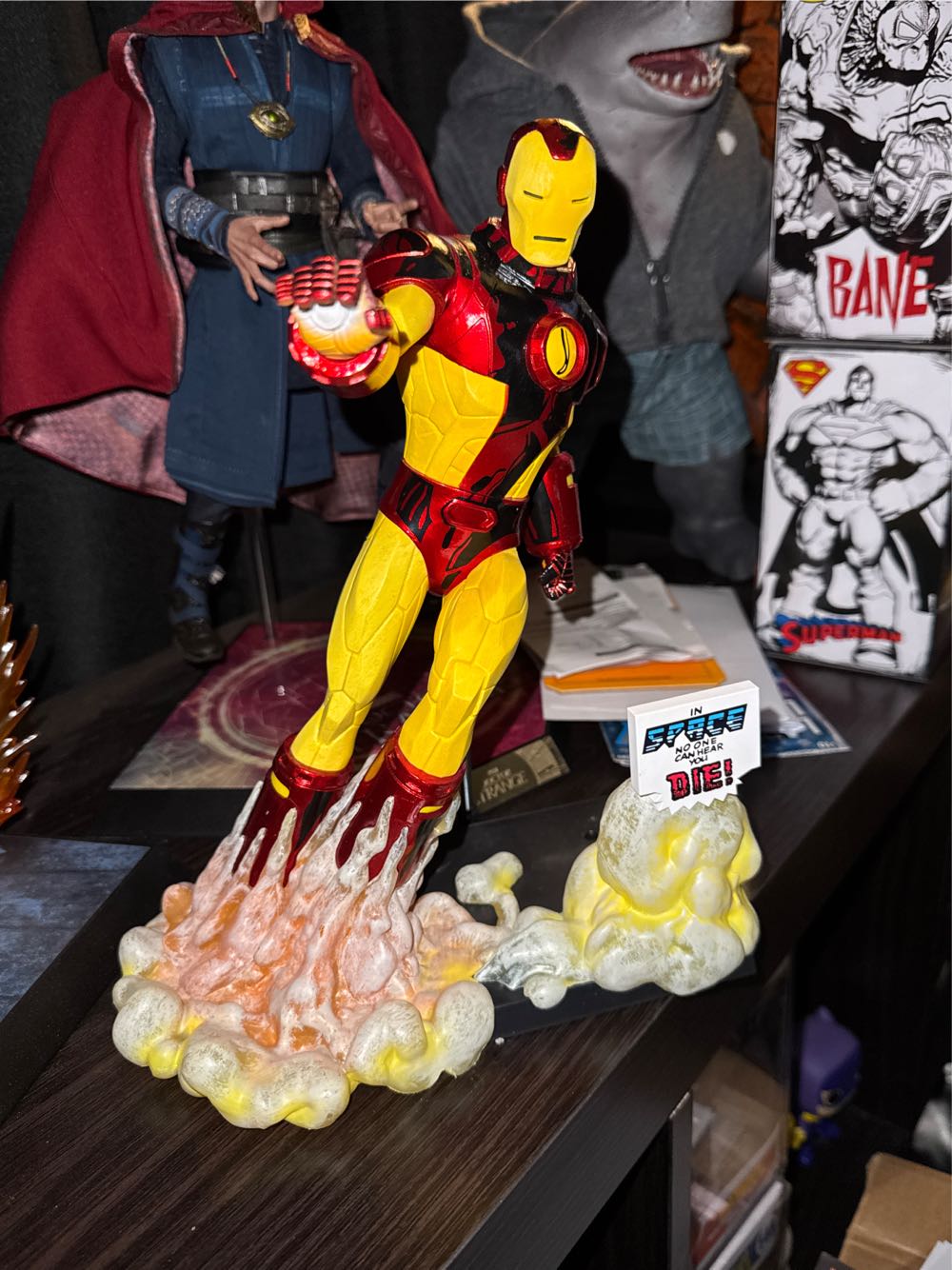 Mcfarlane Marvel Iron Man #issue 256 1:6th Scale W Scene And Comic  vinyl figure collectible [Barcode 787926147988] - Main Image 2
