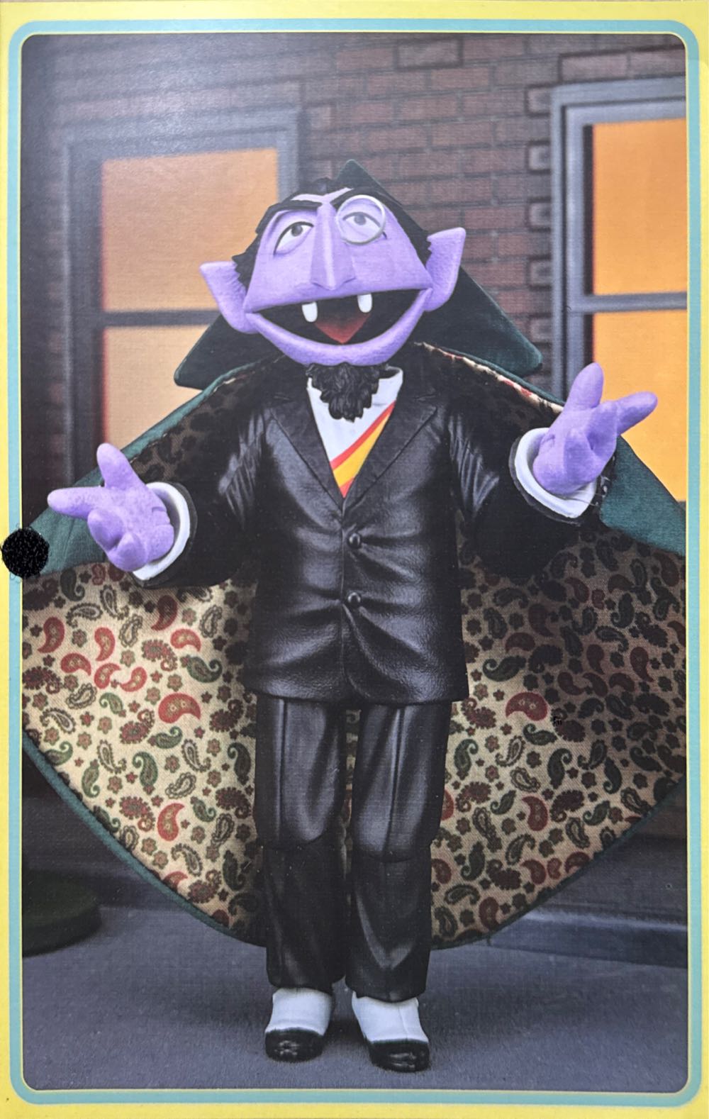 Neca Sesame Street: Count von Count Featuring The Number 2 - Seasame Street vinyl figure collectible [Barcode 634482086216] - Main Image 3