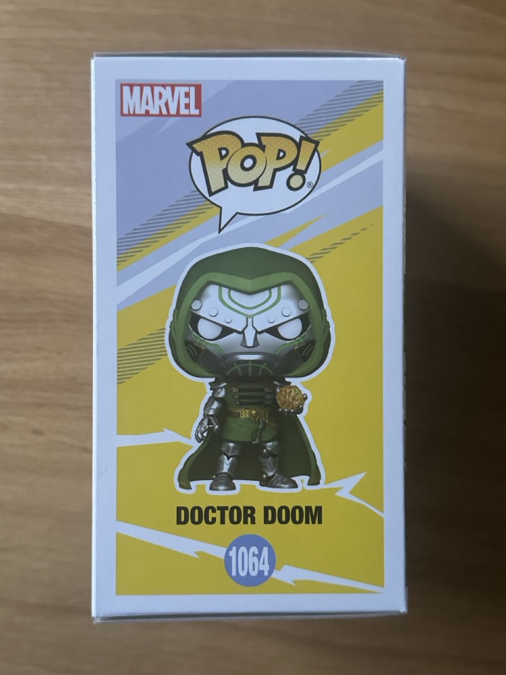 Doctor Doom - Marvel Universe vinyl figure collectible [Barcode 889698839914] - Main Image 3