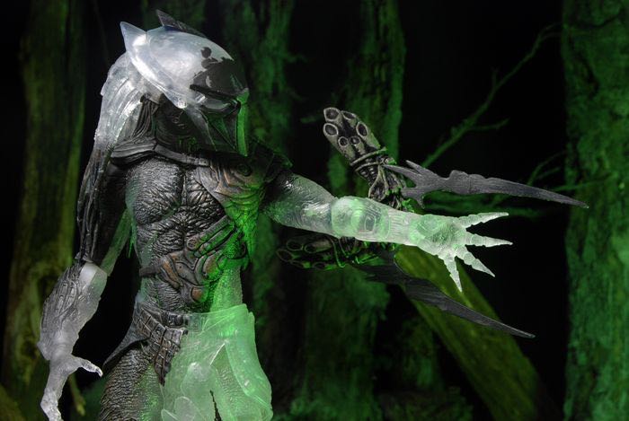 Predators Series 7 Falconer Predator 7” NECA  vinyl figure collectible [Barcode 634482514825] - Main Image 3