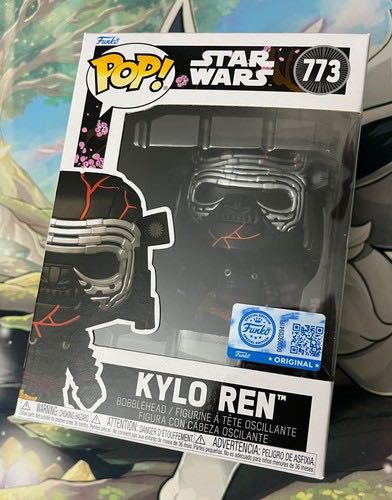 Funko Pop! Vinyl: Pokémon Flareon Pearlescent Pokemon Center Exclusive Pearlescent Exclusive