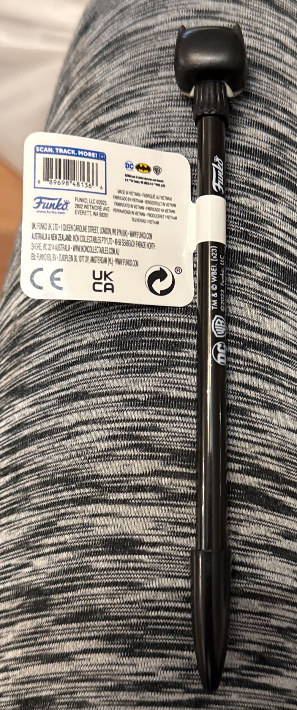 Batman Pop! Pen - Batman vinyl figure collectible [Barcode 889698481366] - Main Image 3