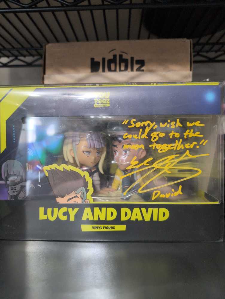 Lucy And David YOUTOOZ (SIGNED) (Cyberpunk: Edgerunners) (Long Shelf 5)  vinyl figure collectible [Barcode 810140782342] - Main Image 2
