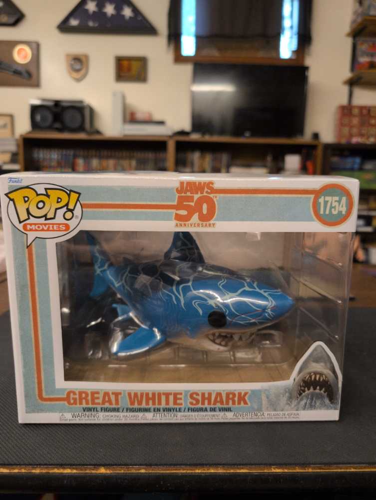 JAWS 50th: Great White Shark - Jaws vinyl figure collectible [Barcode 889698839730] - Main Image 2