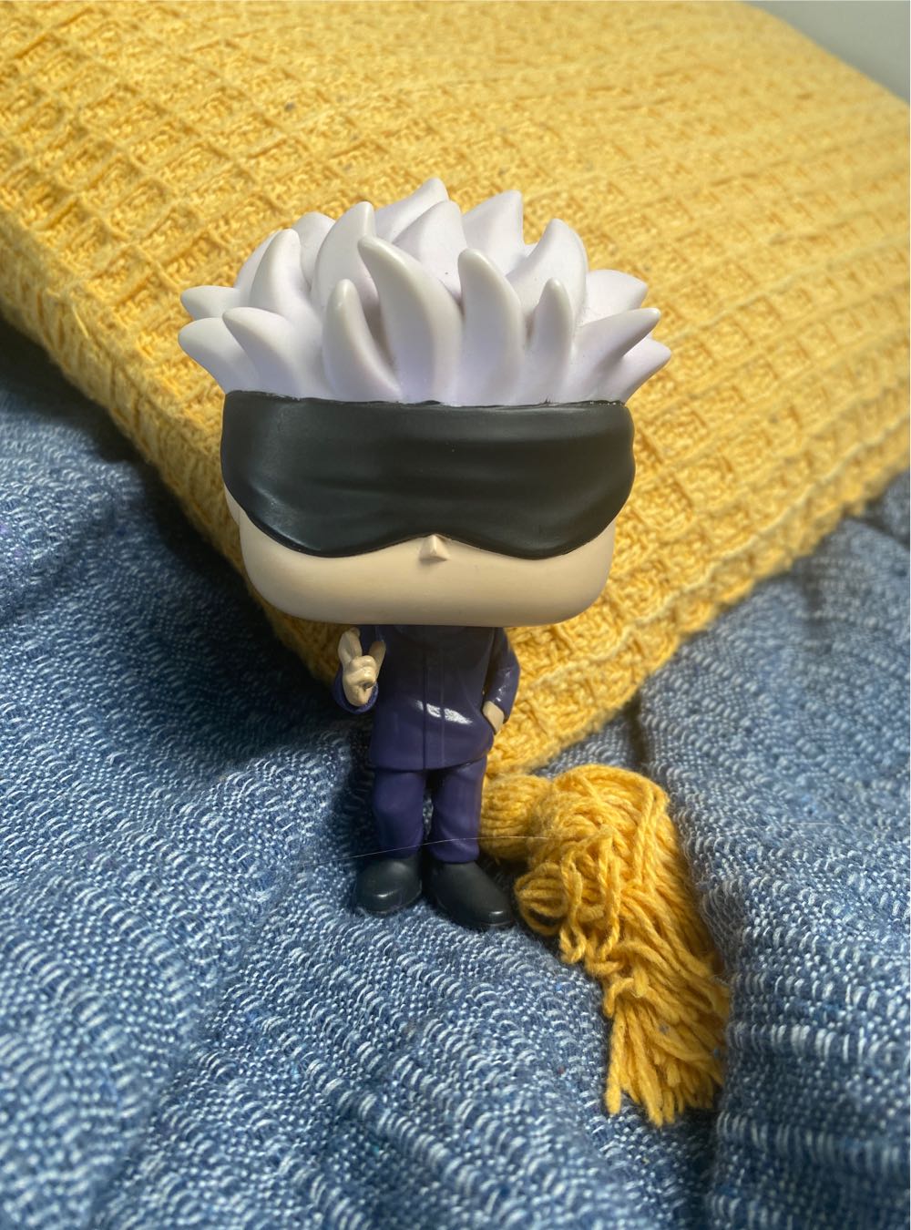 Satoru Gojo  vinyl figure collectible [Barcode 889698613576] - Main Image 2