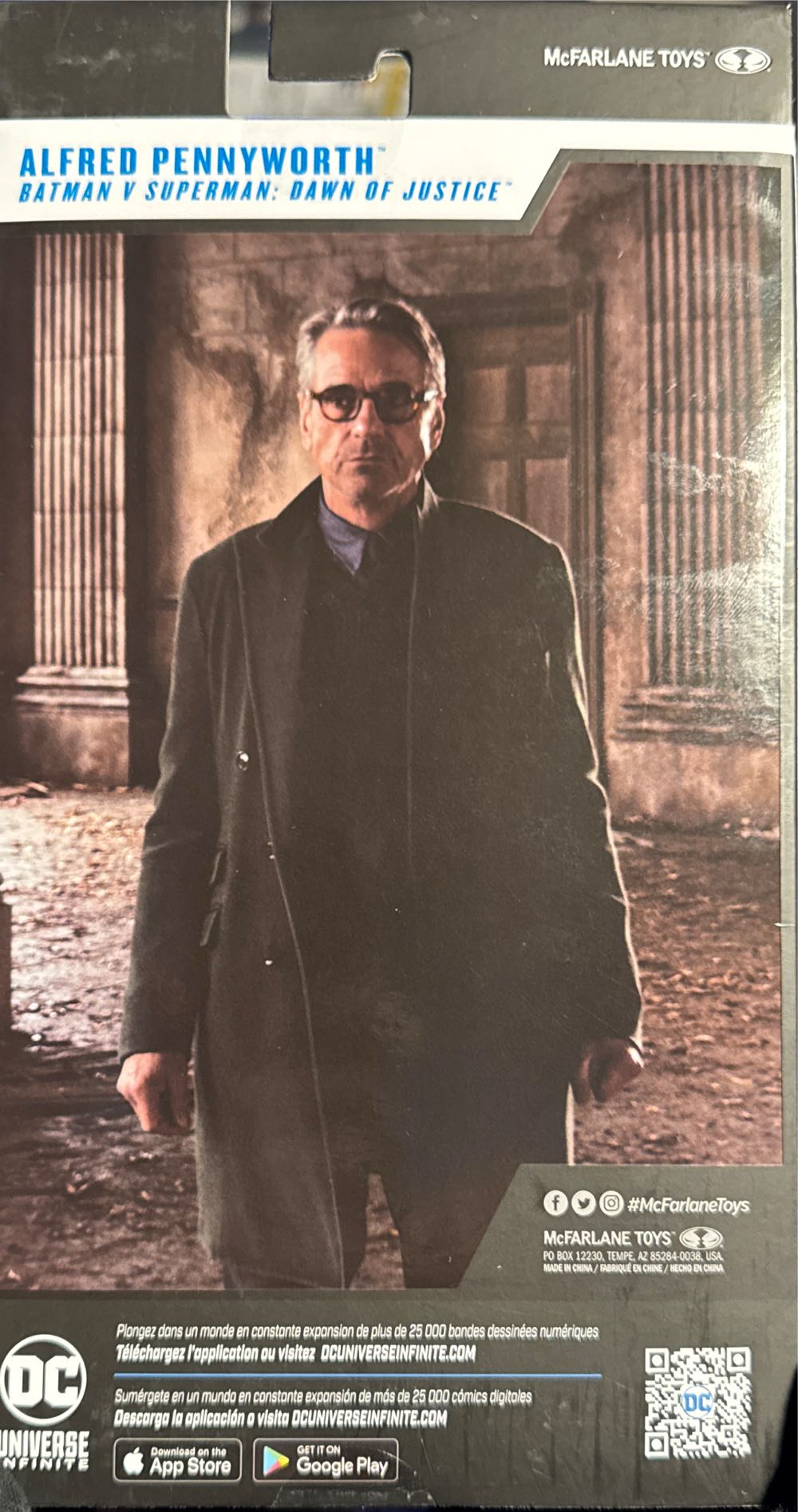 Alfred Pennyworth  vinyl figure collectible [Barcode 787926176445] - Main Image 3