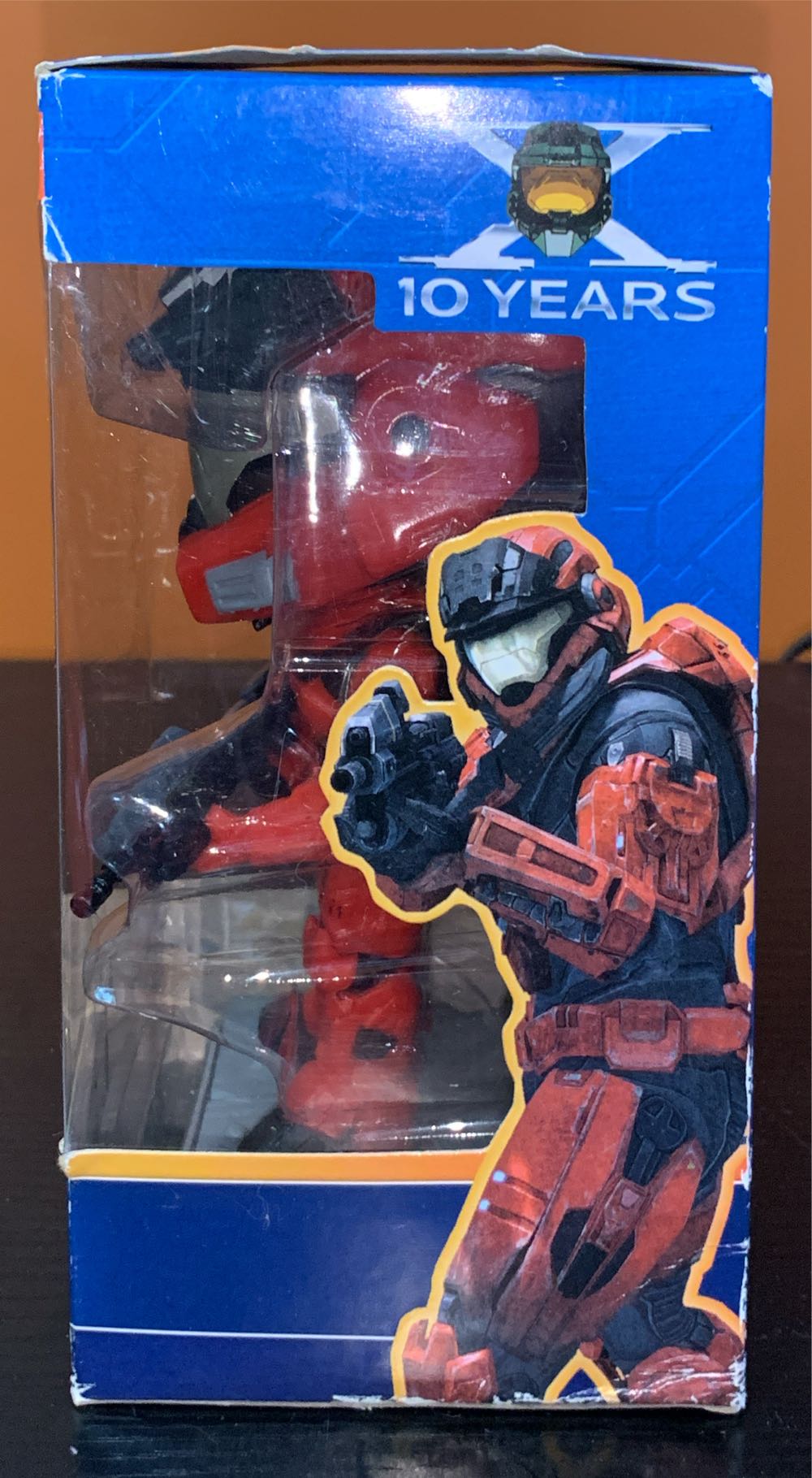 Spartan Mark V (Red) - Halo vinyl figure collectible [Barcode 830395024301] - Main Image 2