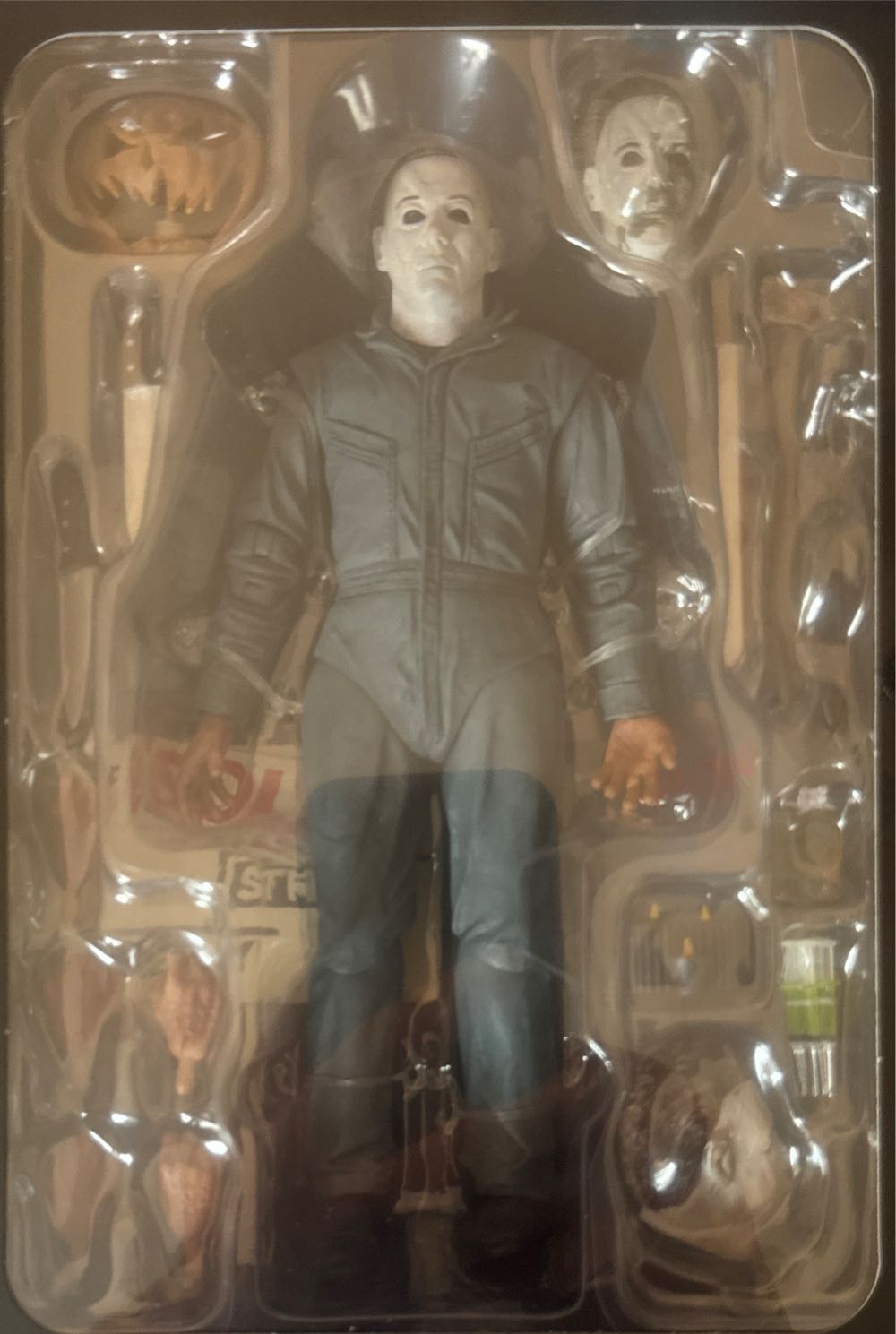 Micheal Myers Neca Halloween - The Curse Of Michael Myers Ultimate 7’ Figure  - Halloween vinyl figure collectible [Barcode 634482606520] - Main Image 2