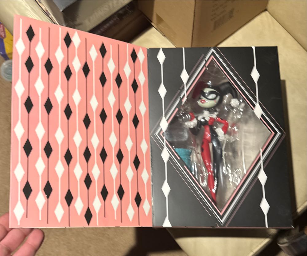 Kidrobot X Brandt Peters Harley Quinn Art Figure  vinyl figure collectible [Barcode 883975150693] - Main Image 3